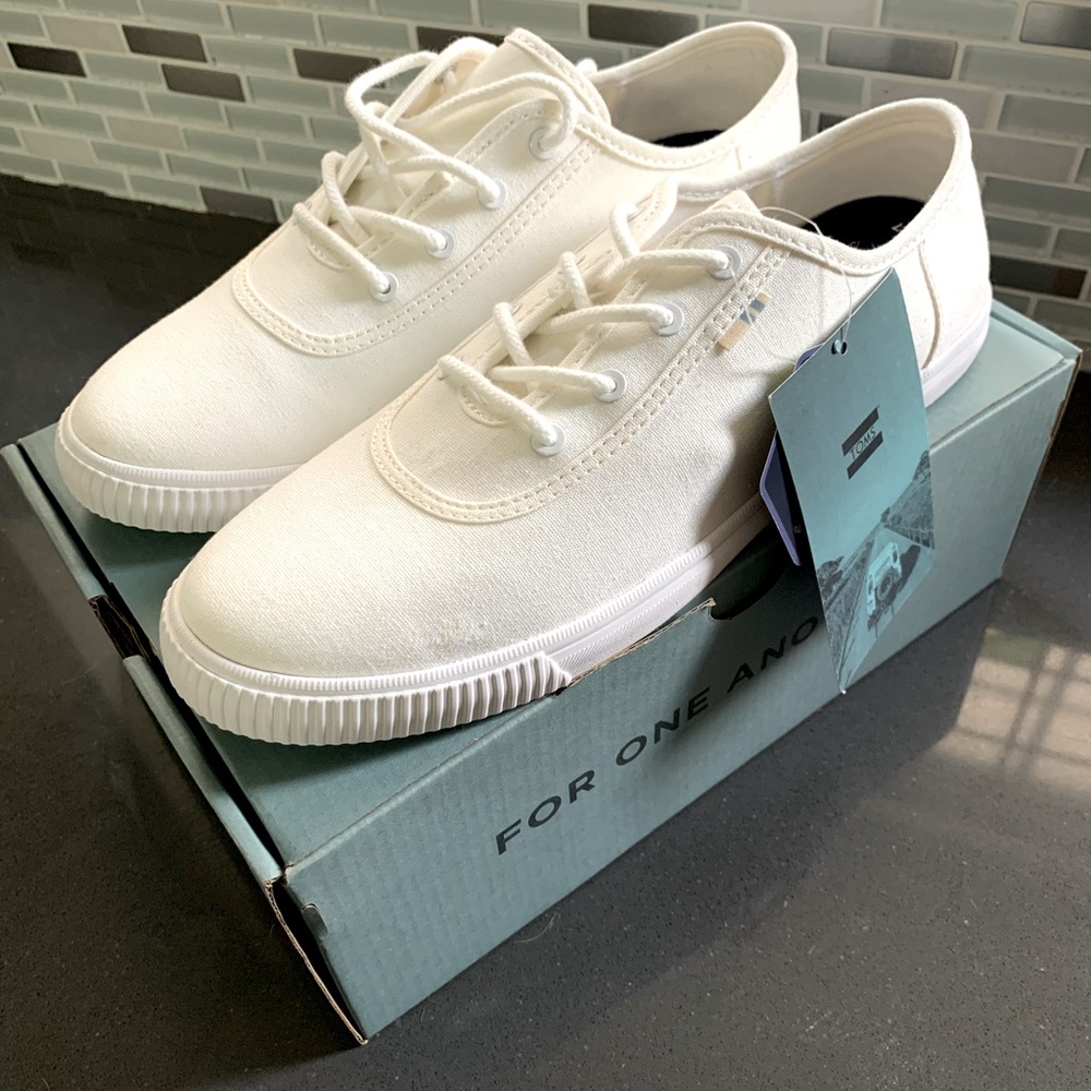 TOMS Women's Size 7 CARMEL White Canvas SNEAKERS